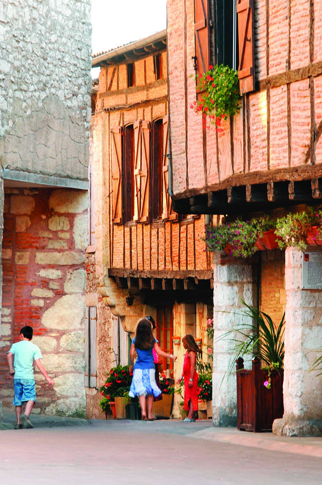ancient houses in Castelnau de Montmiral
