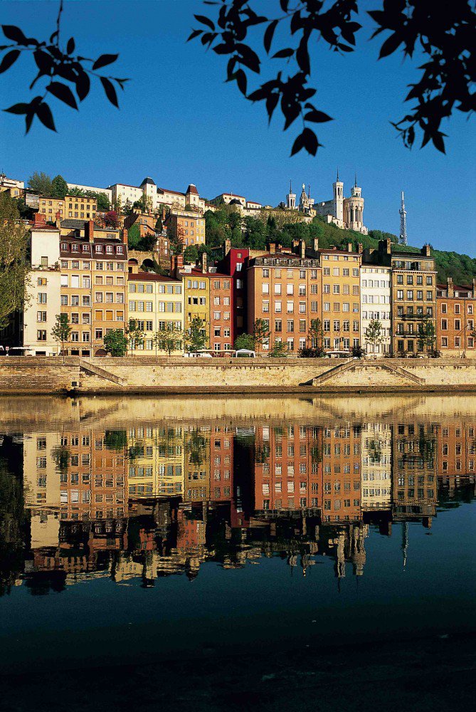 la tour rose a lyon