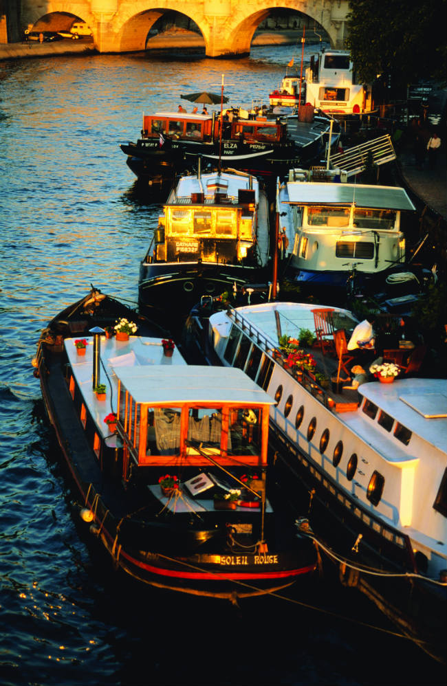 Paris houseboats