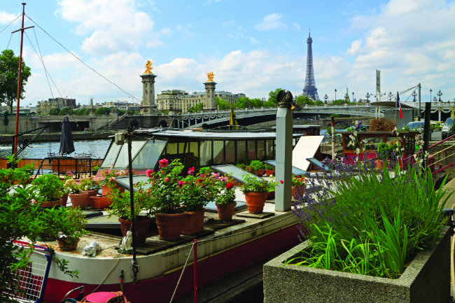 Paris houseboats