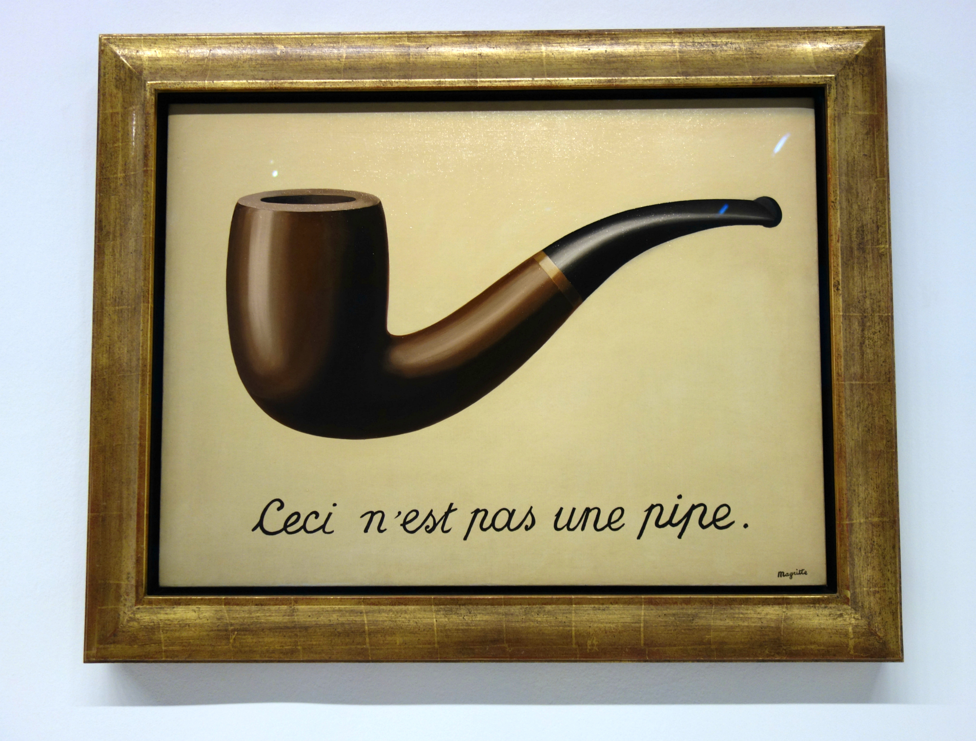 René Magritte, La Trahison des images - Photo by Sylvia Davis © Adagp, Paris 2016 © Photothèque R. Magritte / Banque d’Images, Adagp, Paris, 2016