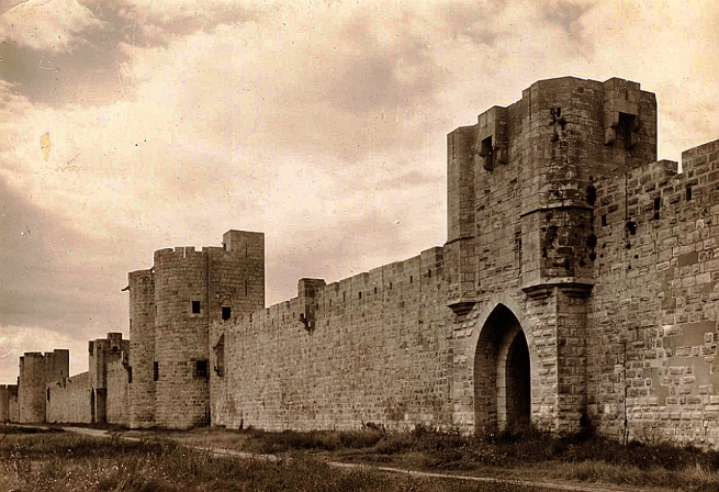 aigues mortes france tourist information