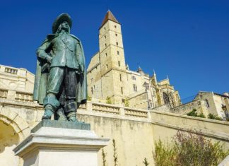 The statue of the legendary D’Artagnan, one of Gascony’s most famous sons, in the stunning town of Auch, which is also home to a collection of Pre-Columbian art