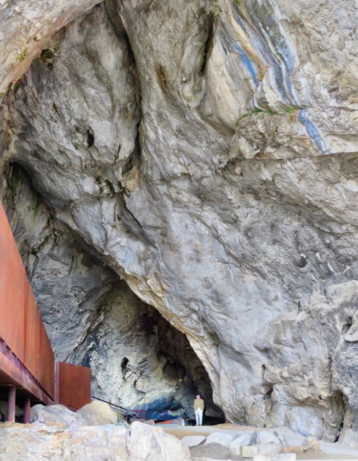 Entrance to Grotte de Niaux