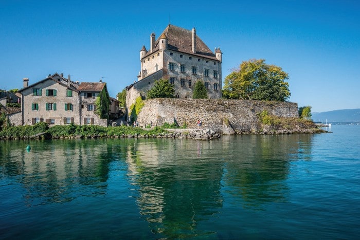 Plus Beau Village nestles right up to the shoreline of Lake Geneva