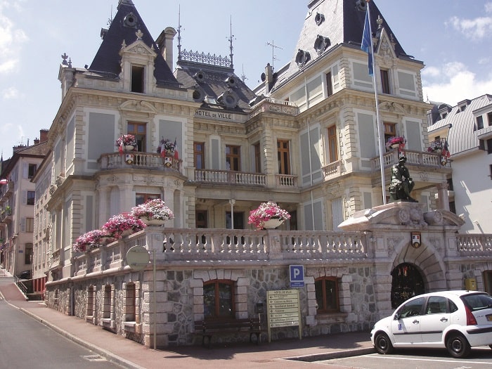 ornately decorated Hotel de Ville
