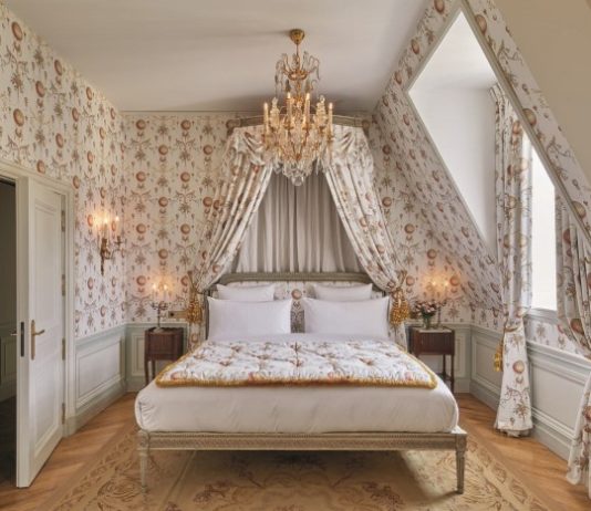 Thanks to Airelles, you can, for the first time ever, stay at the Chateau de Versailles