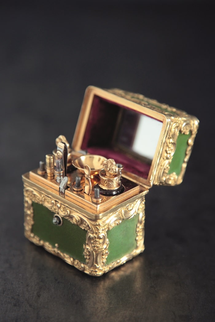Fragonard also produces exquisite decorative objects, inserts, beautiful perfume bottles that respect the environment.