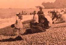 Felix Vallotton's 1899 photograph of the beach at Etretat