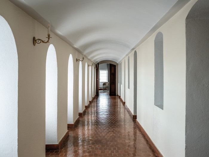 the upstairs hallway with its red earthenware
